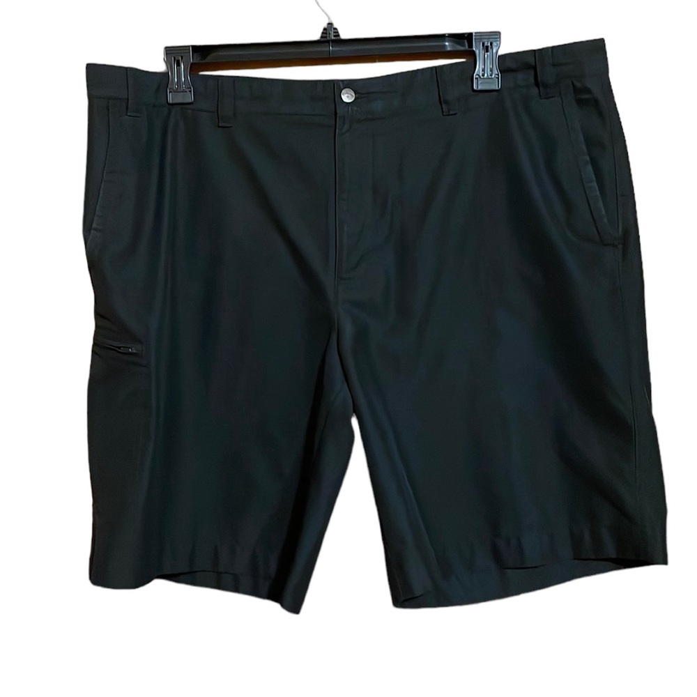 •CALLAWAY•MENS BLACK GOLF SHORTS SIZE 42 EUC